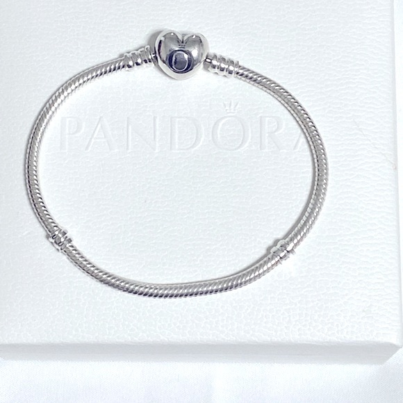 Pandora Moments Heart Clasp Bracelet - Picture 4 of 7